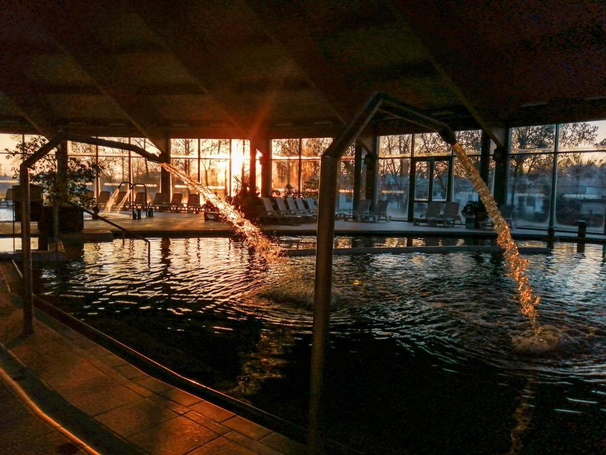 Hotel Kumania Kisujszallas Extérieur photo