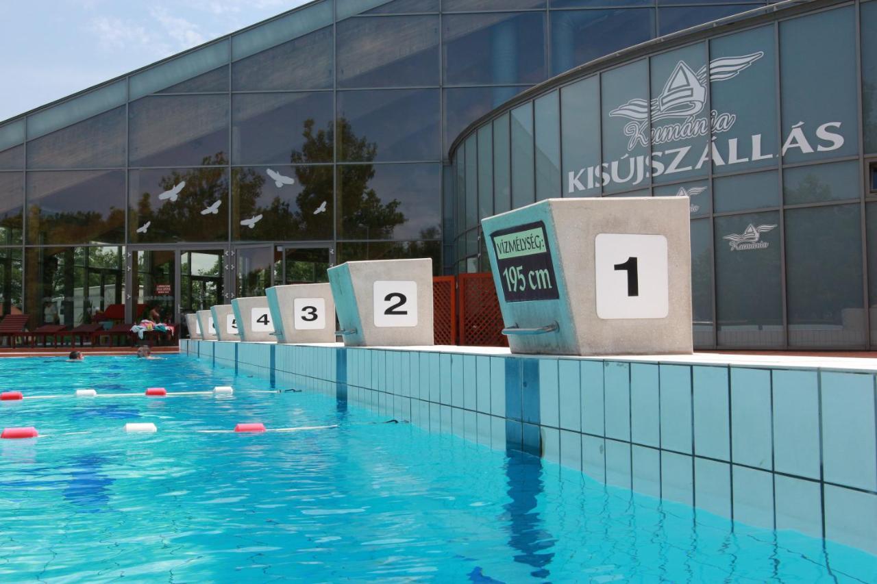 Hotel Kumania Kisujszallas Extérieur photo
